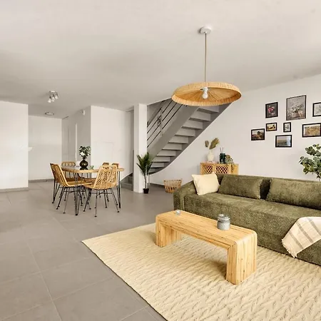 - 3 Chambres, Et Terrasse Privee