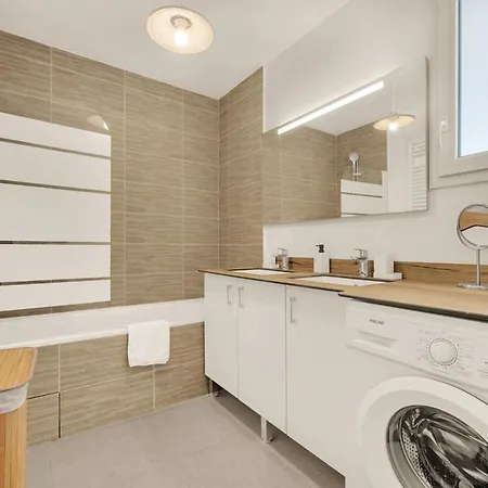 Holiday home - 3 Chambres, Et Terrasse Privee *